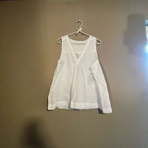 Sleeveless cotton top.